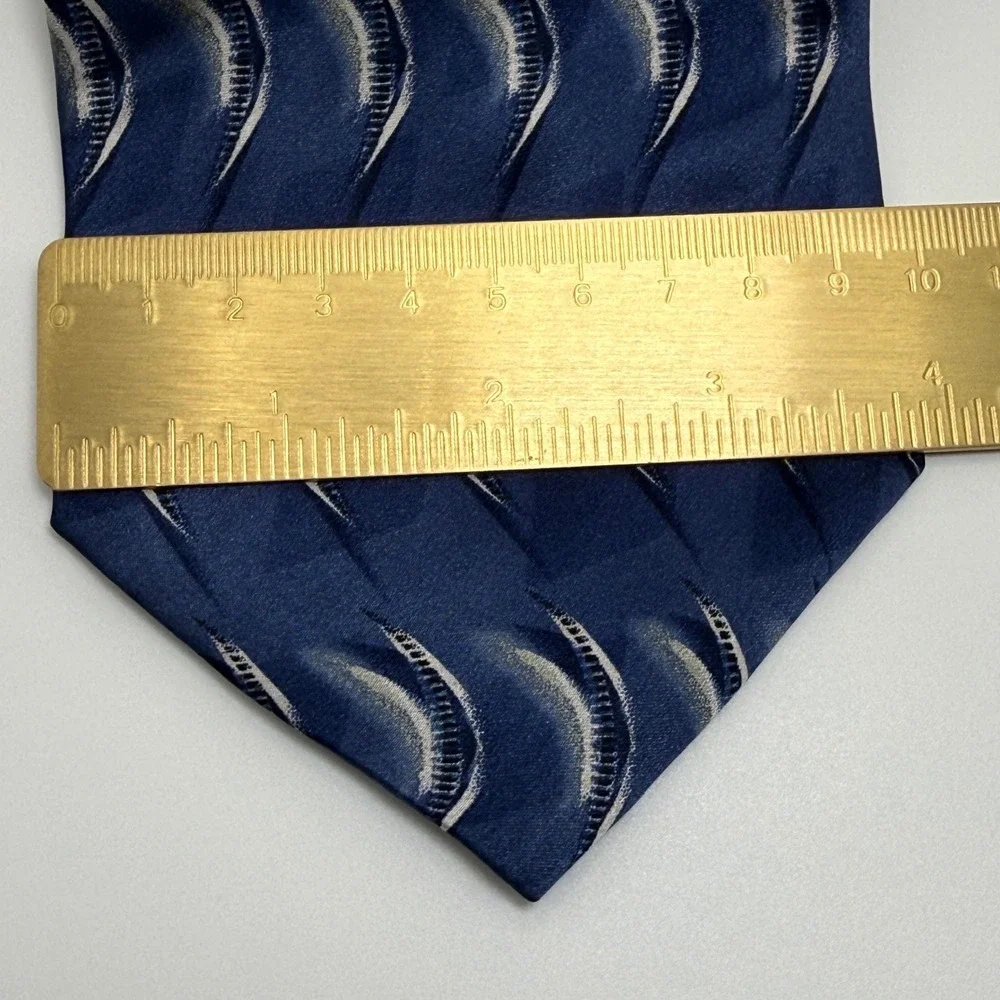 Towne Square Necktie OS Blue Silk Geometric Wave Retro Vintage Professional Tie